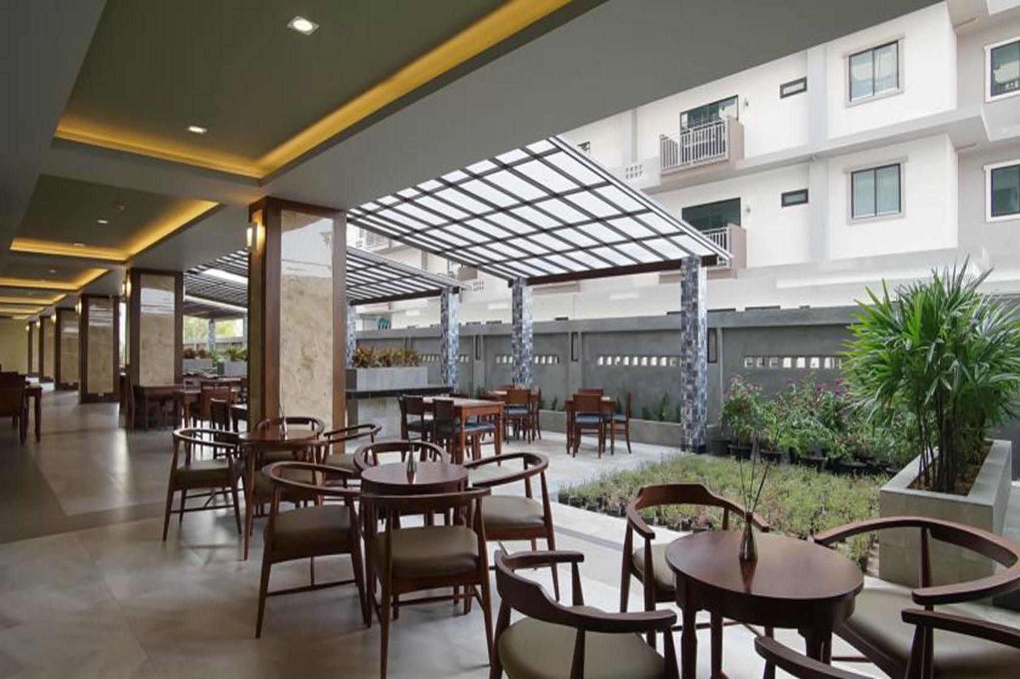 Carunda Hotel Sattahip Eksteriør billede